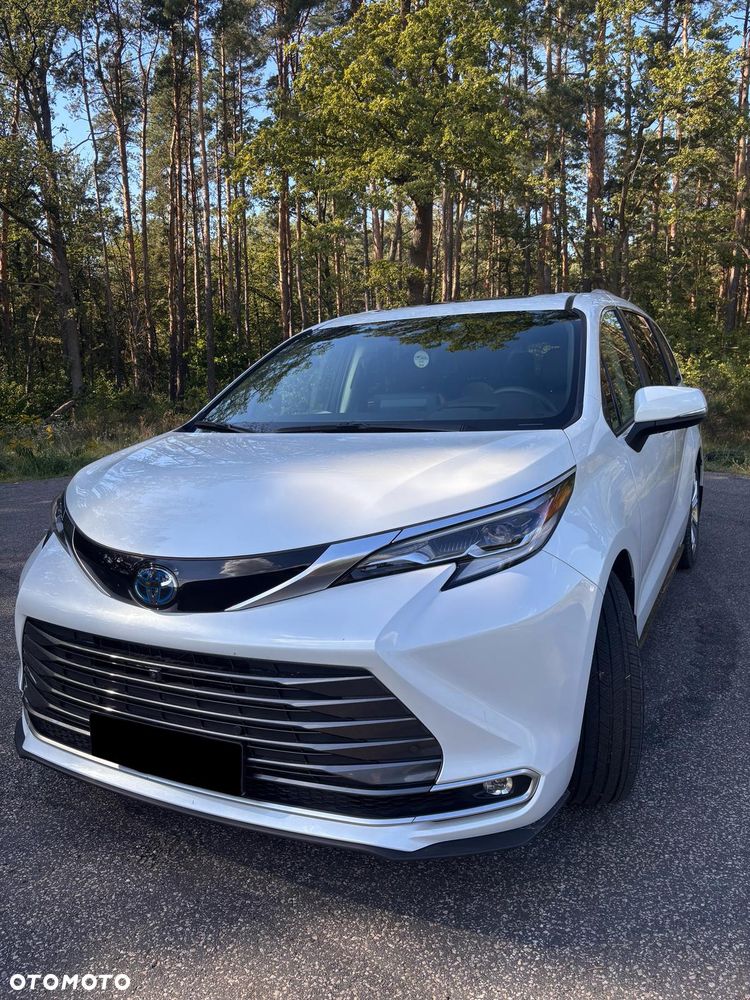 Toyota Sienna - 1