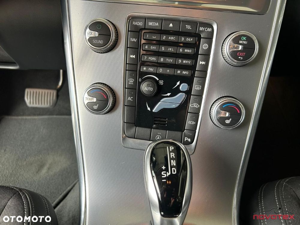 Volvo XC 60 D3 Geartronic Momentum - 14