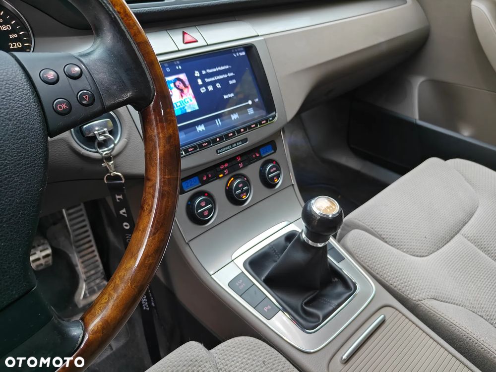 Volkswagen Passat 1.8 TSI Comfortline - 22