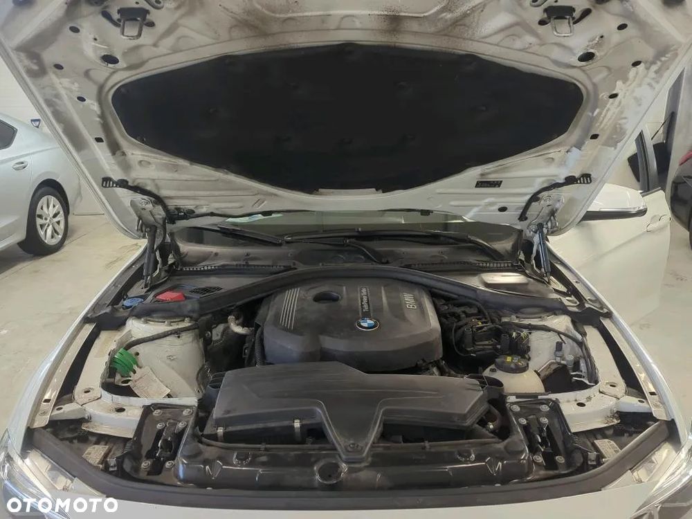 BMW Seria 3 318i - 10
