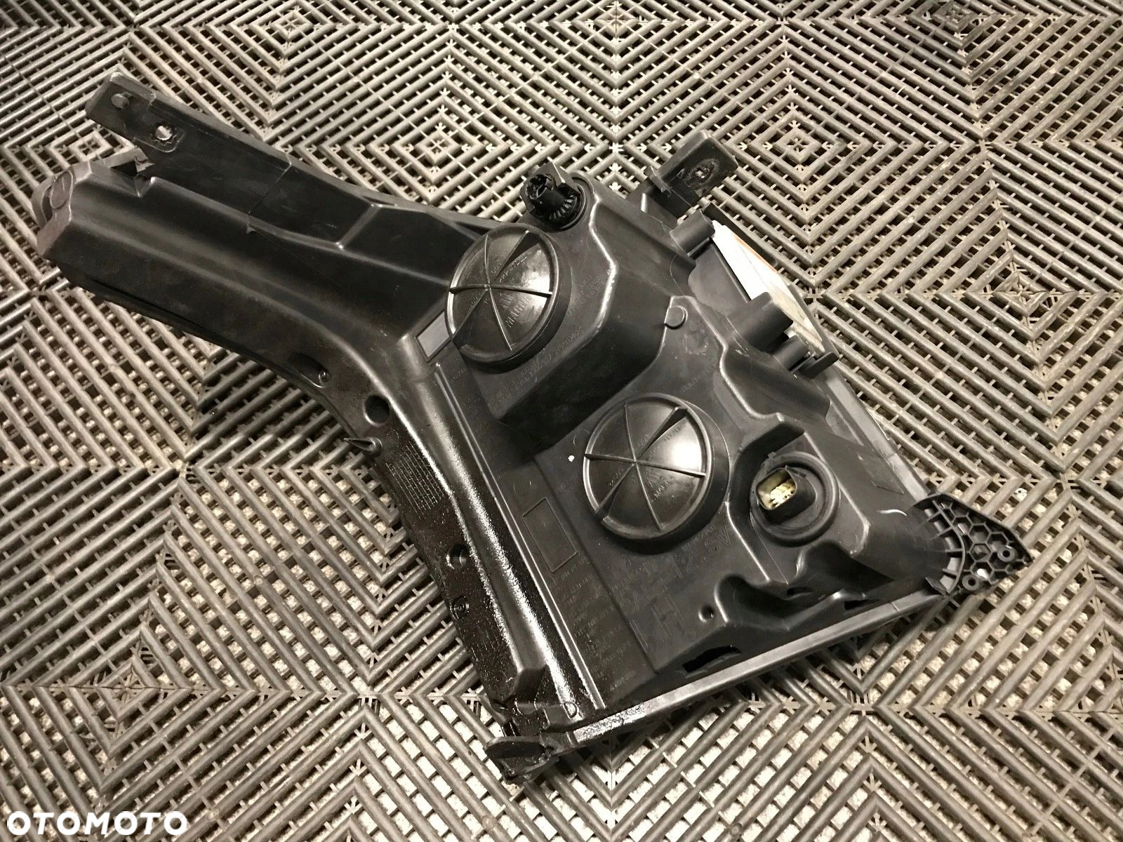 LAMPA LEWA PRZÓD GMC YUKON IV XENON 2014- - 3
