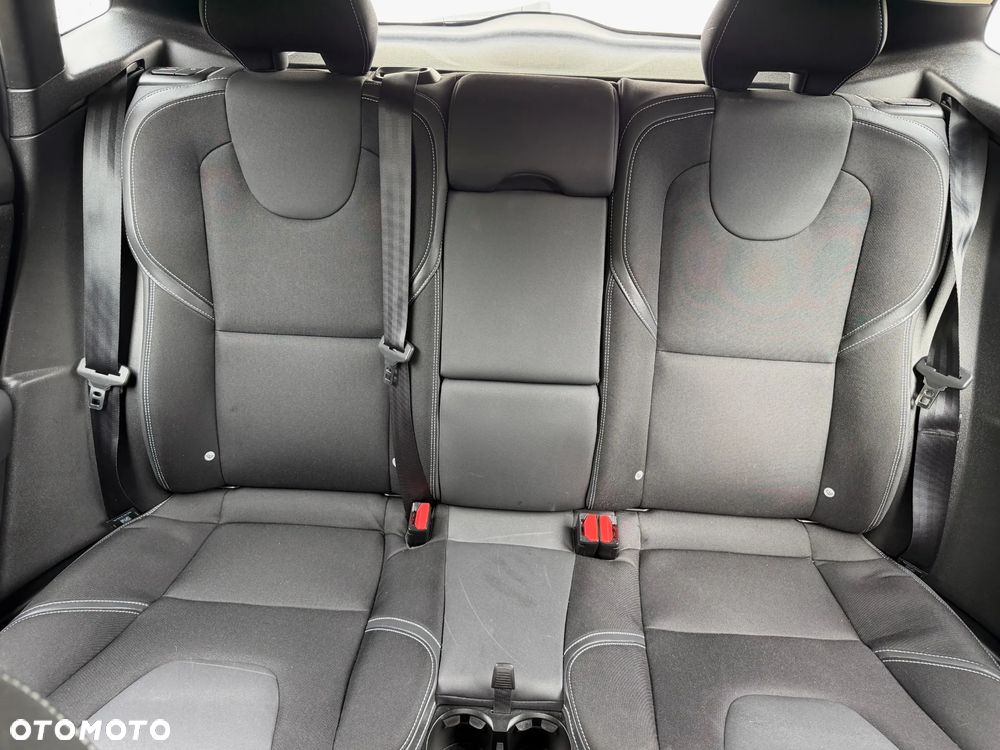 Volvo V40 D4 Drive-E Inscription - 36