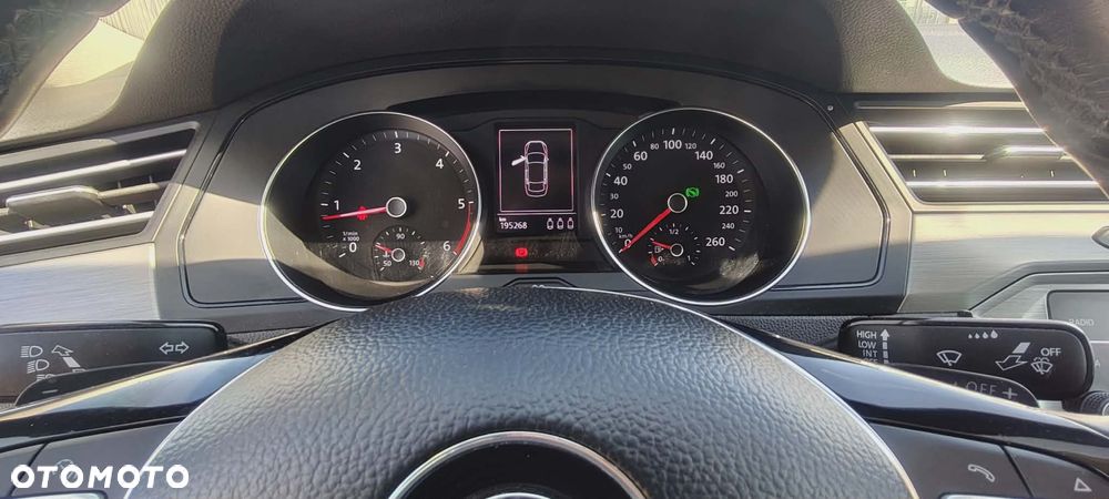 Volkswagen Passat 2.0 TDI SCR Highline DSG - 2