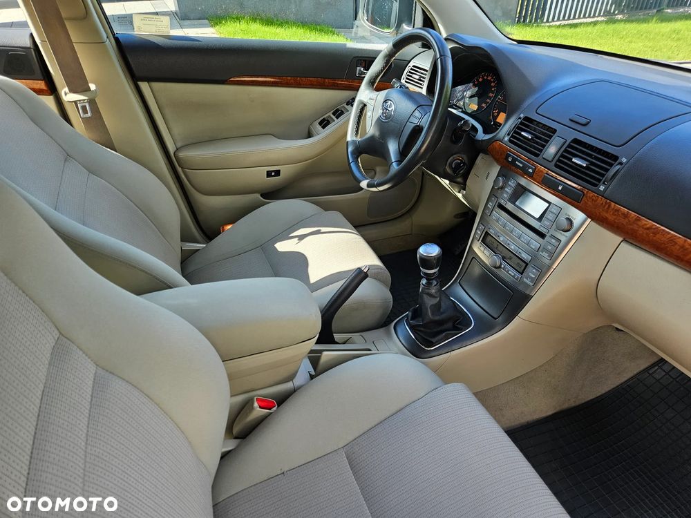 Toyota Avensis 2.0 D-4D Sol - 19