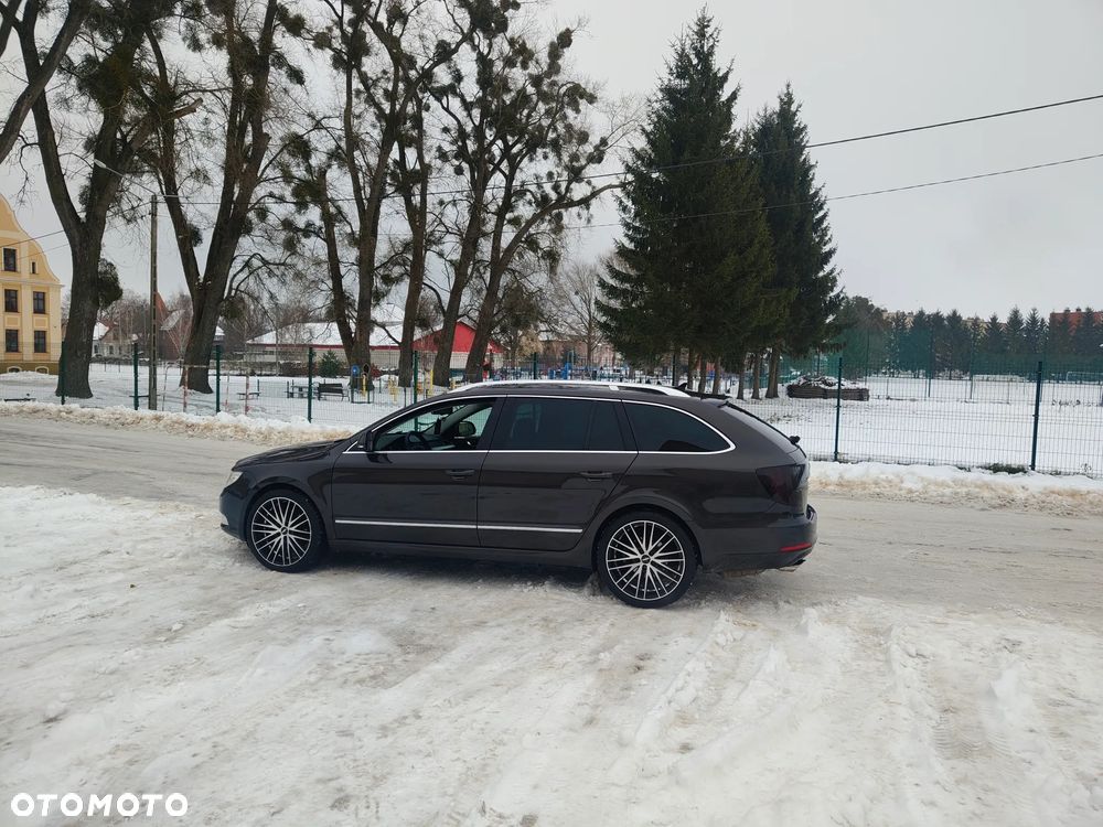 Skoda Superb 2.0 TDI DSG Exclusive - 2