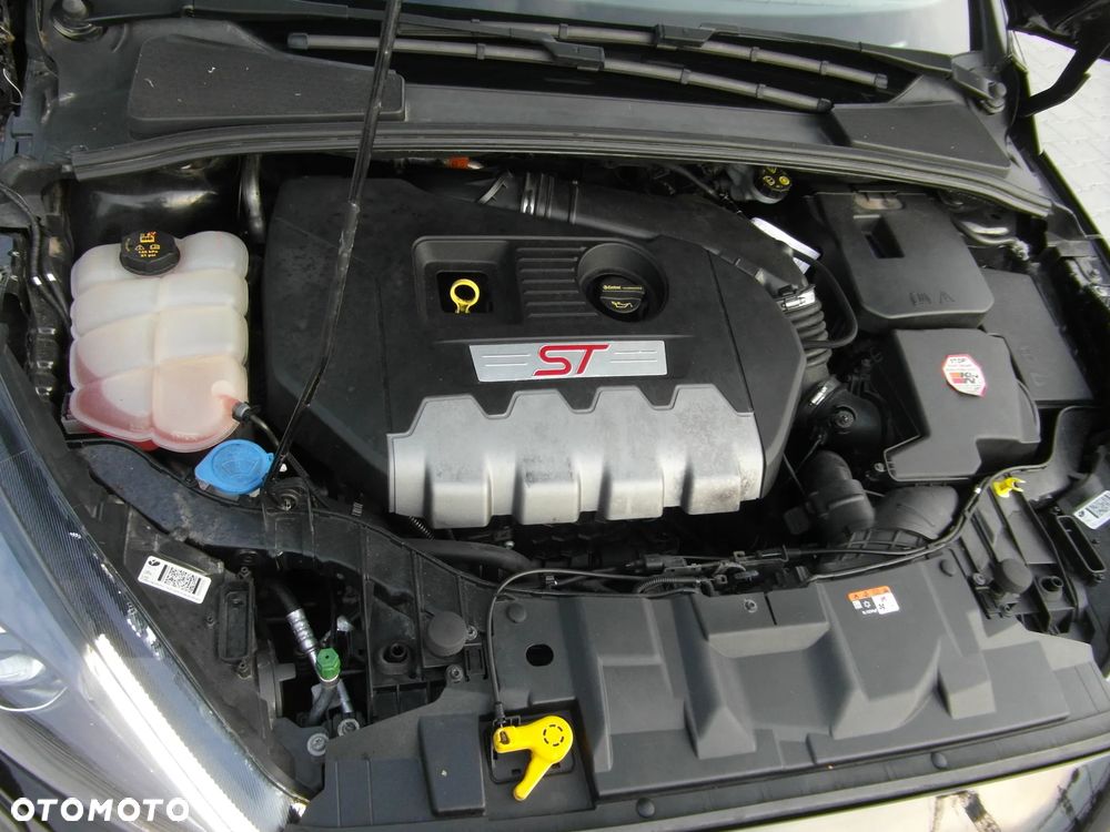 Ford Focus 2.0 EcoBoost ST mit Leder-Sport-Paket - 39