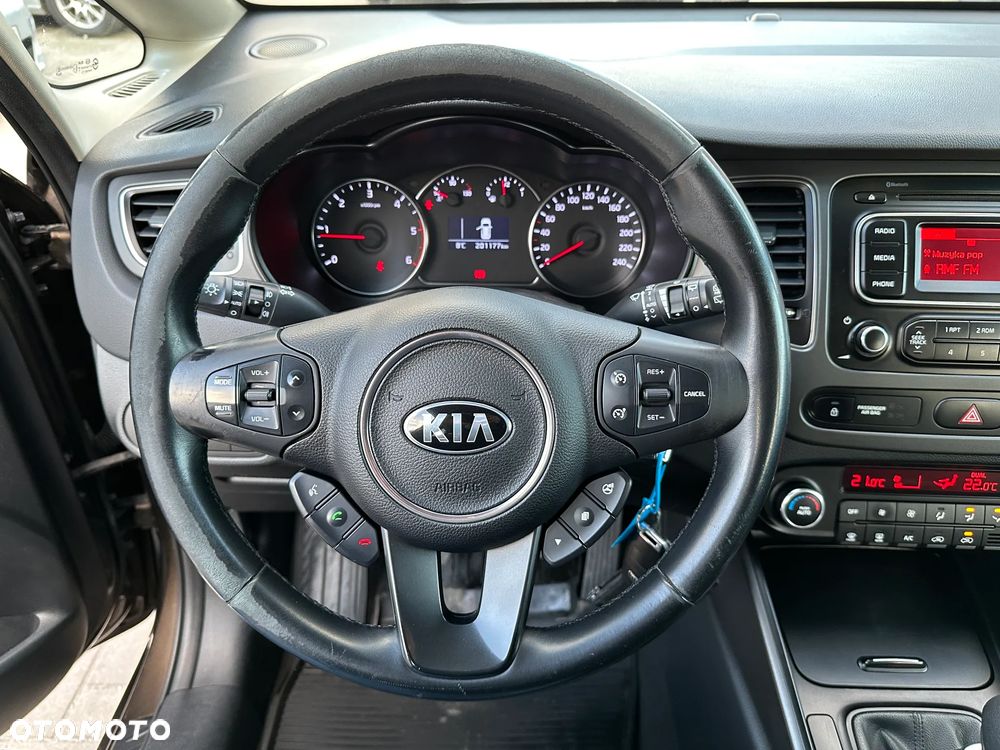 Kia Carens - 8