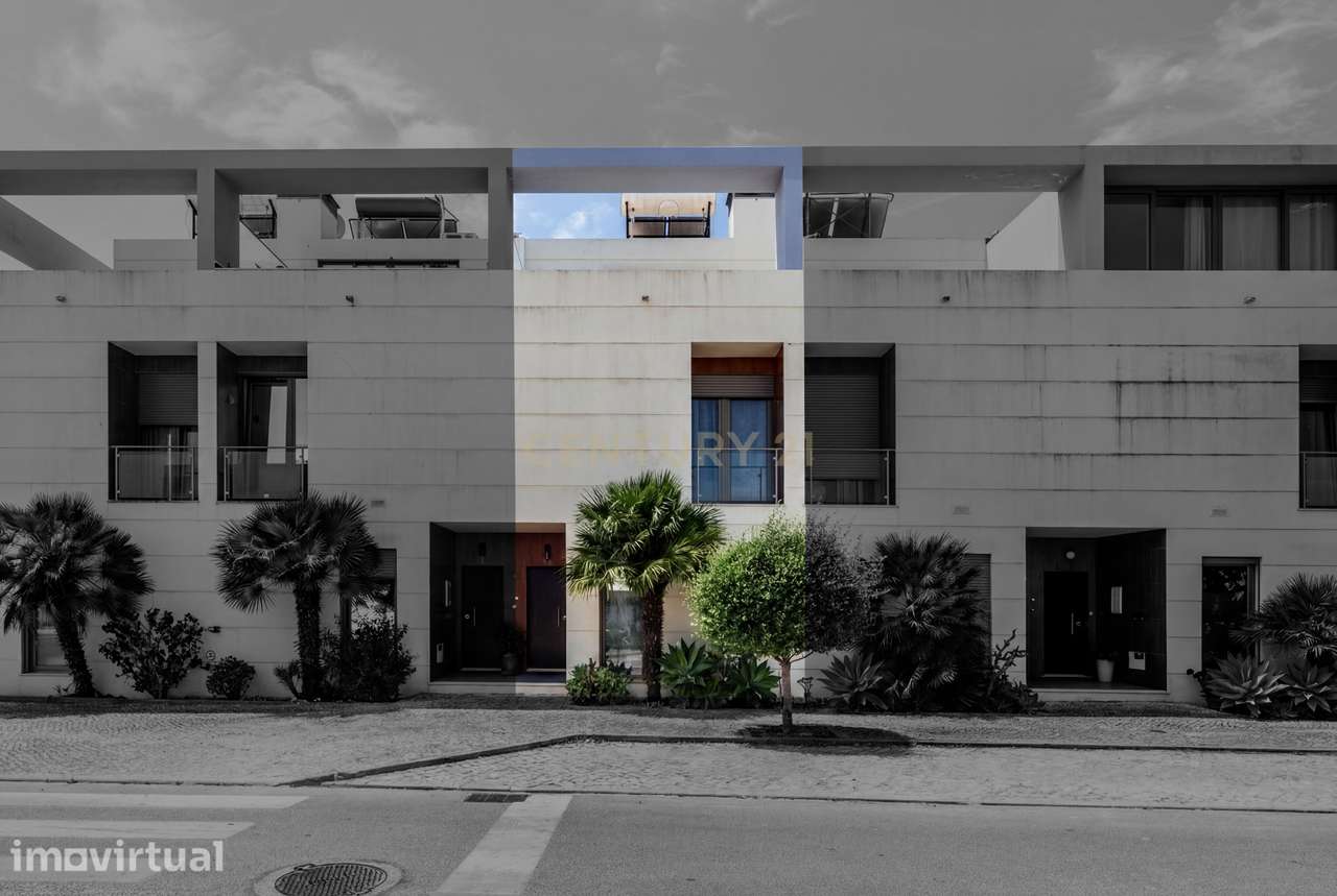 Moradia T2+1 geminada | Piscina - Garagem  | Localização: Ferreiras, C - Grande imagem: 4/33
