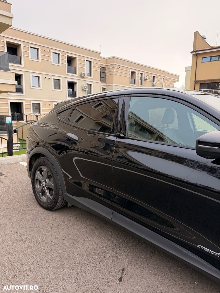 Ford Mustang Mach-E - 3