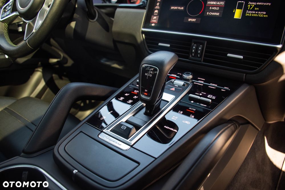 Porsche Cayenne Coupe E-Hybrid - 28