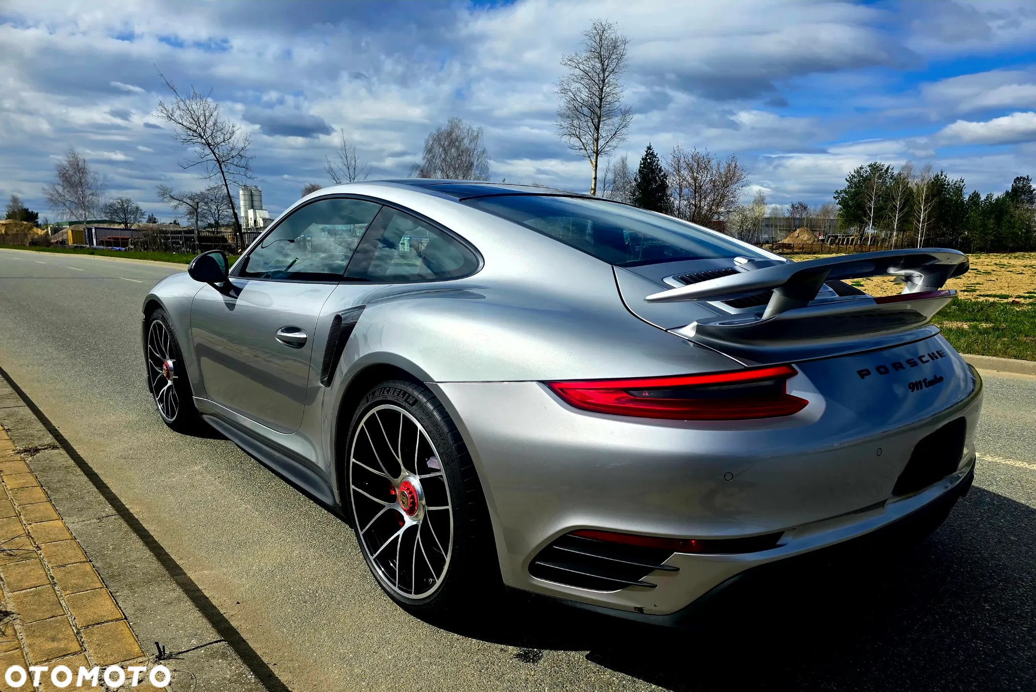 Porsche 911 Turbo - 12