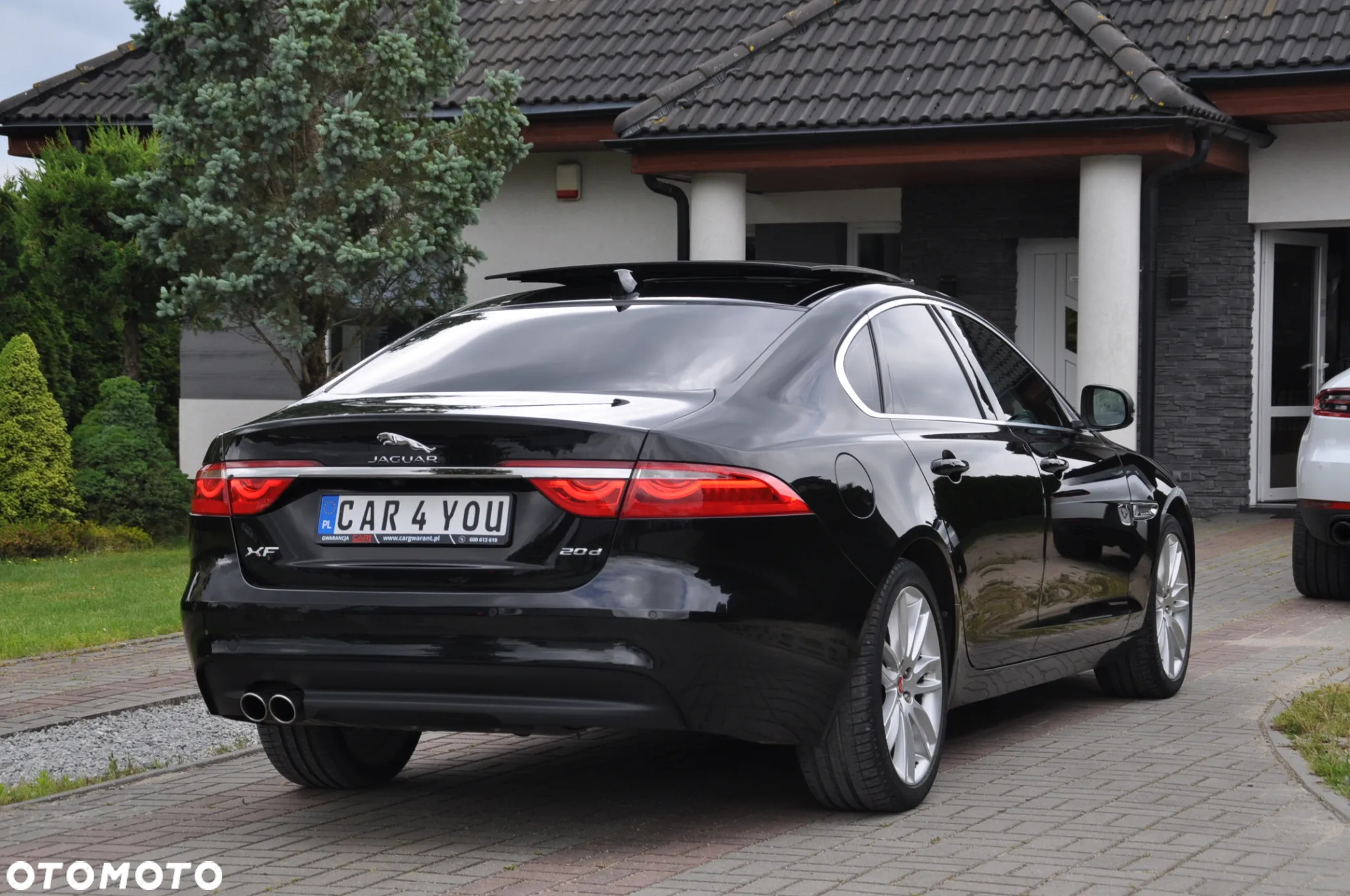 Jaguar XF 20d Sportbrake R-Sport - 11