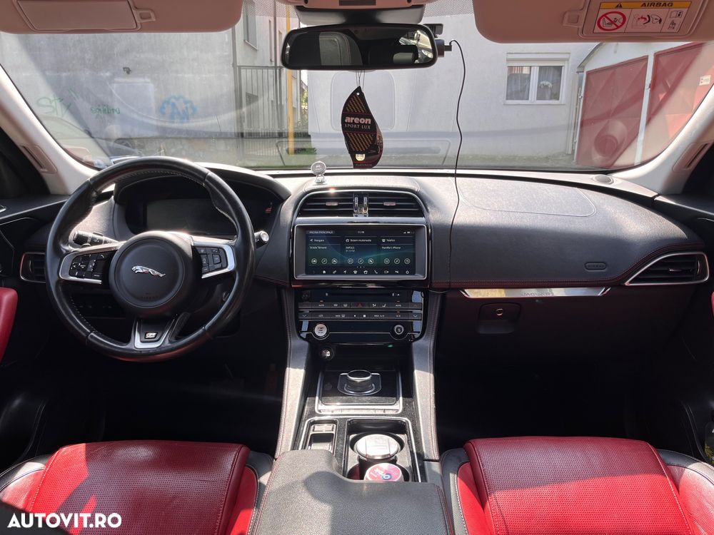 Jaguar F-Pace 30d AWD R-Sport - 8
