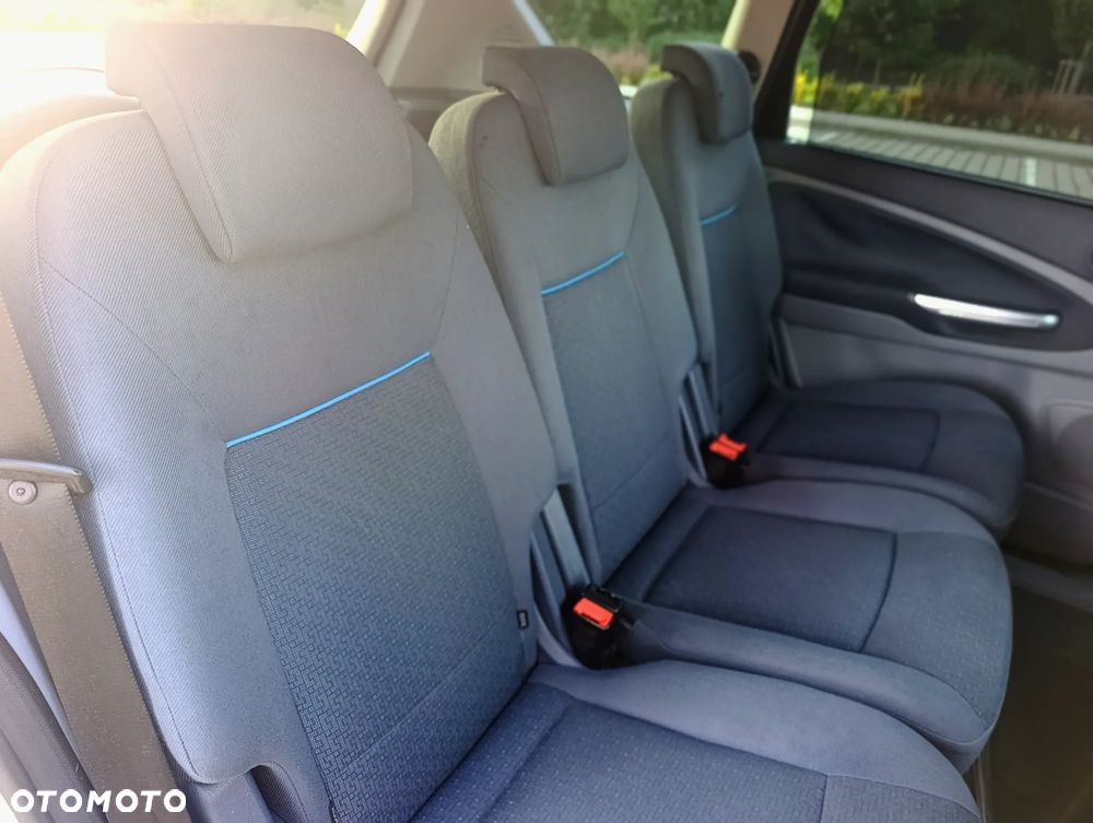 Ford S-Max - 17