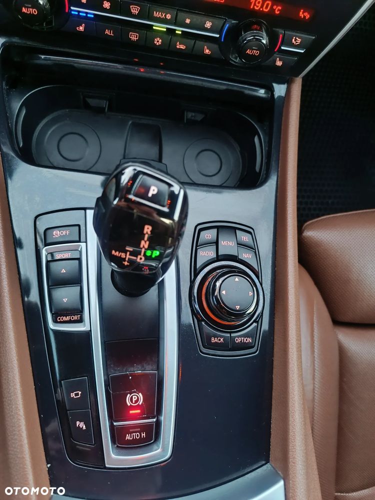 BMW Seria 5 550i - 31