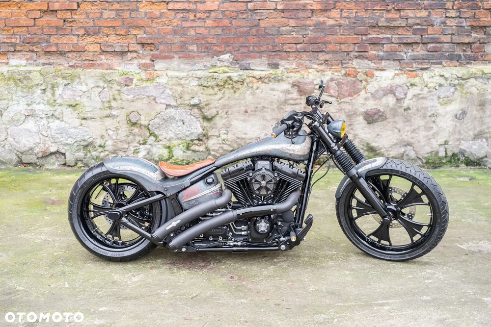 Harley-Davidson Softail Breakout - 13