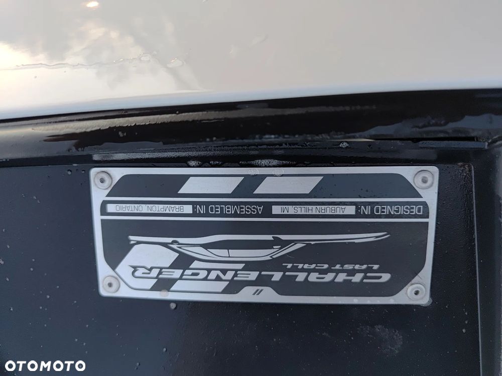 Dodge Challenger - 10