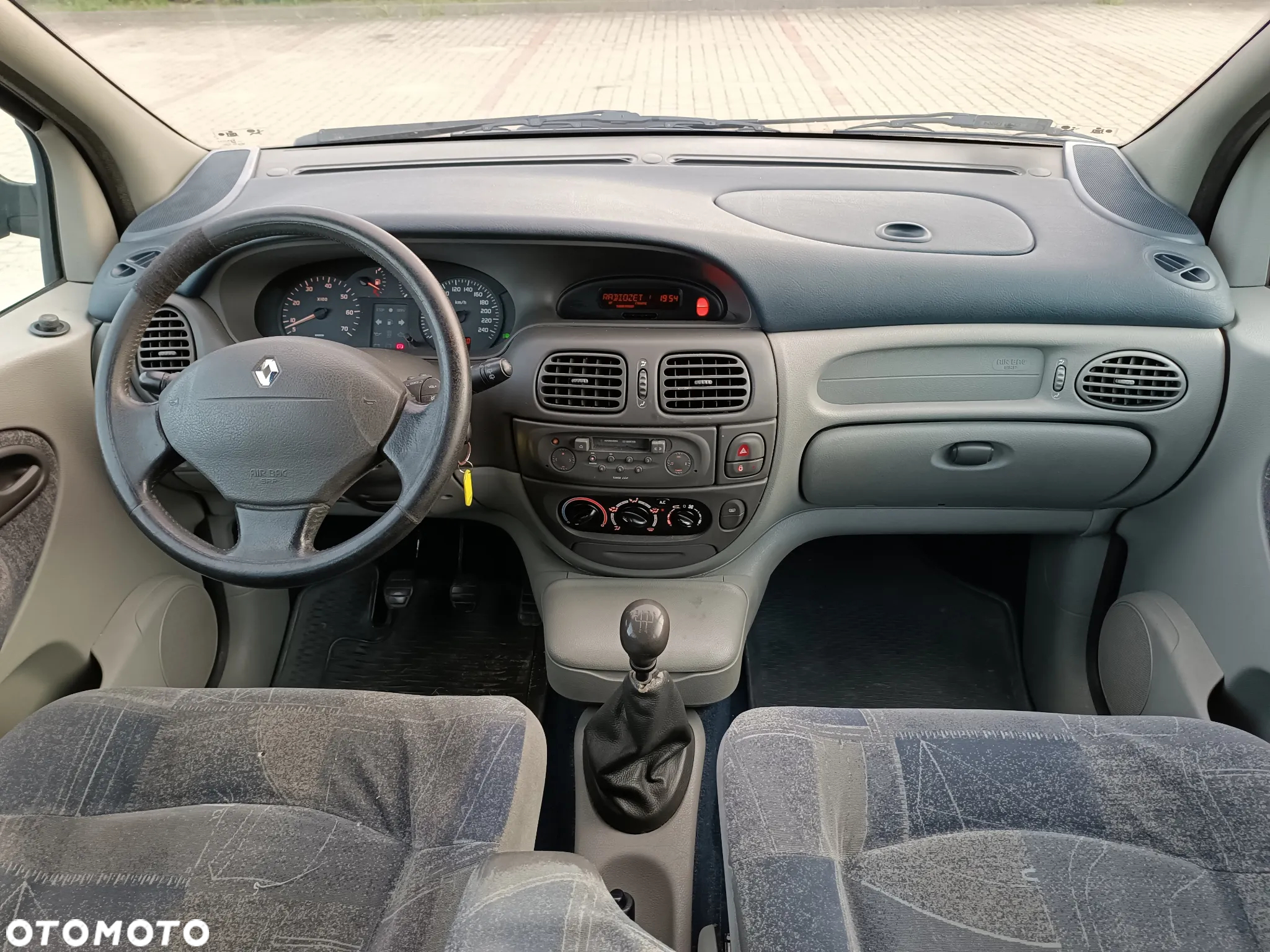Renault Scenic 1.6 16V Confort Privilege - 13