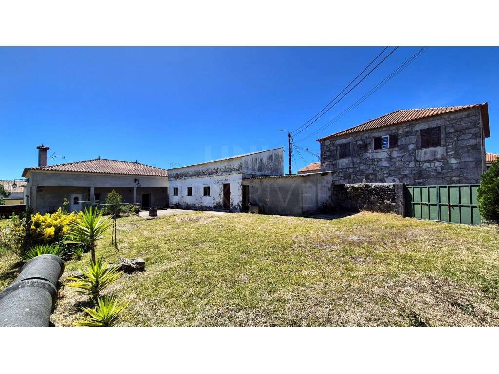 Moradia T4 com terreno em Vila Nova de Anha - Grande imagem: 4/22