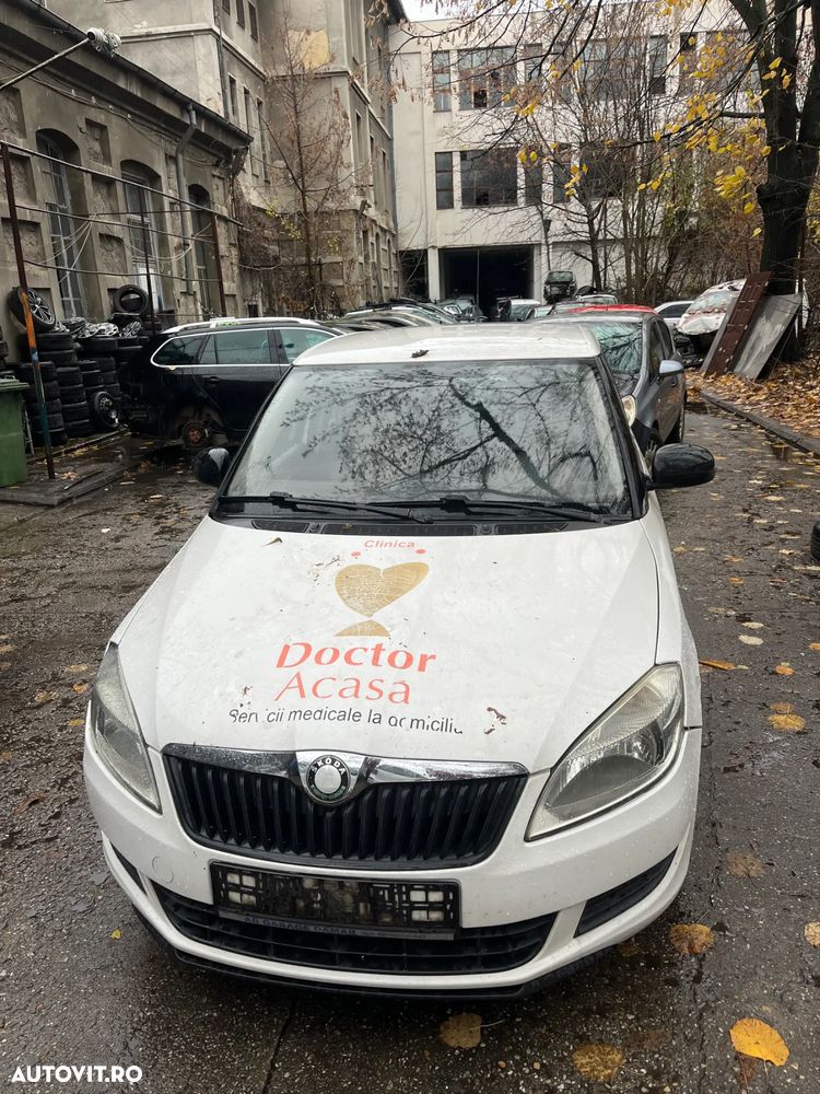 Dezmembrez Skoda Fabia 2 facelift alb 2011 benzina - 10