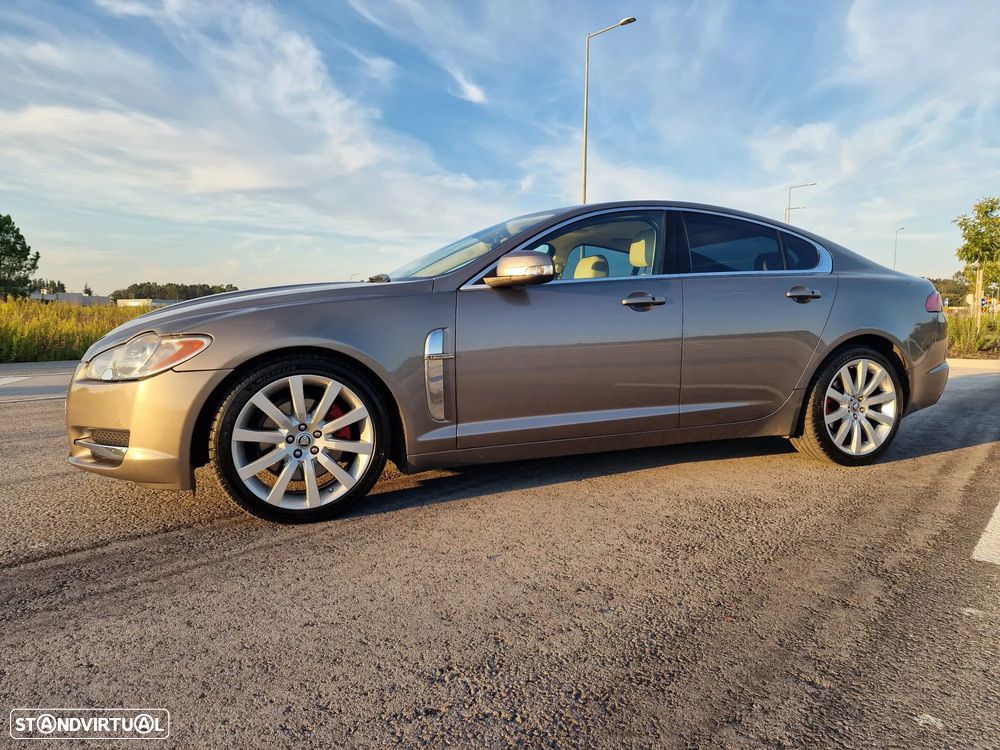 Jaguar XF 4.2 V8 Premium Luxury - 11