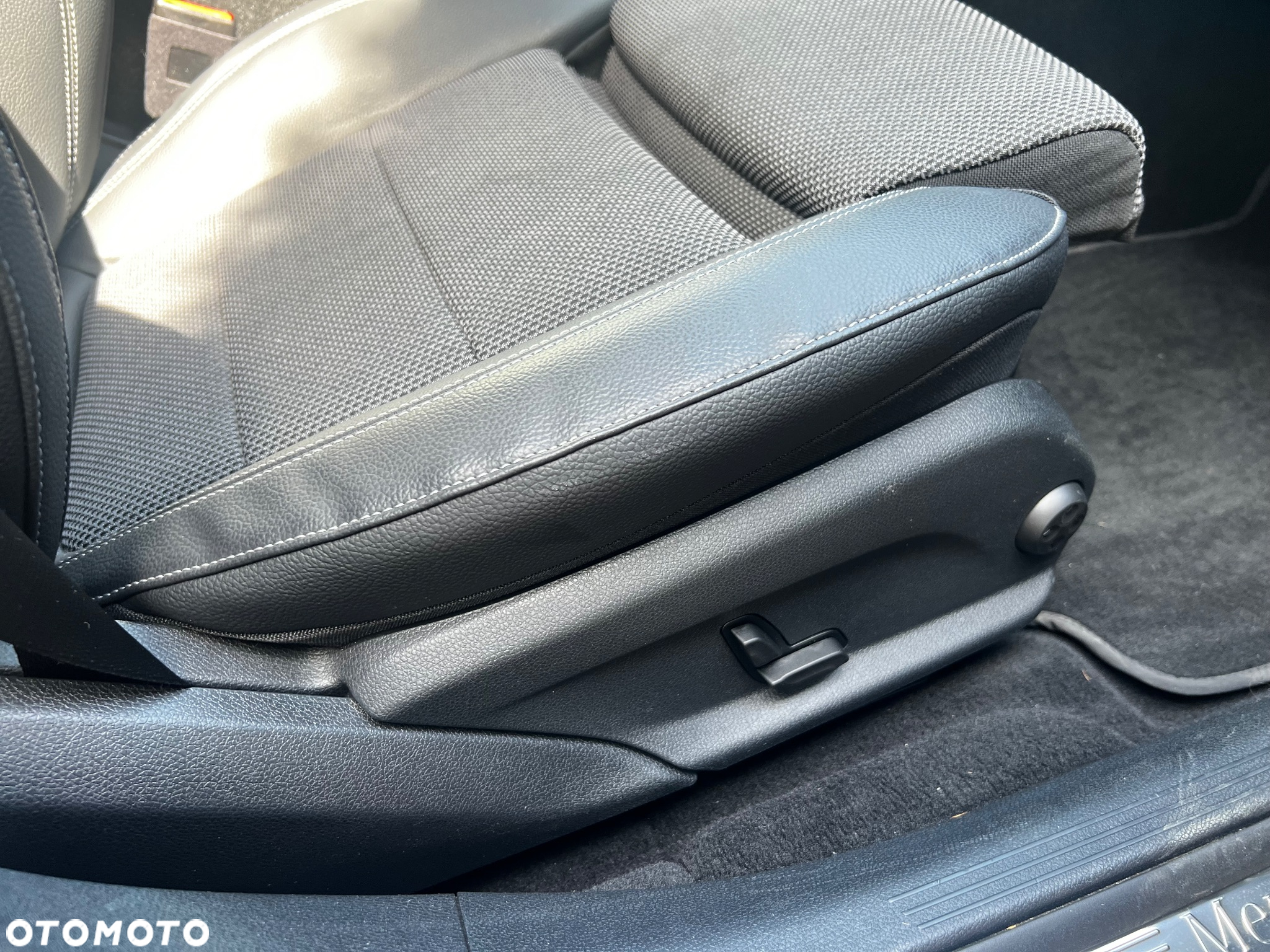 Mercedes-Benz Klasa E 220 d T 9G-TRONIC - 21