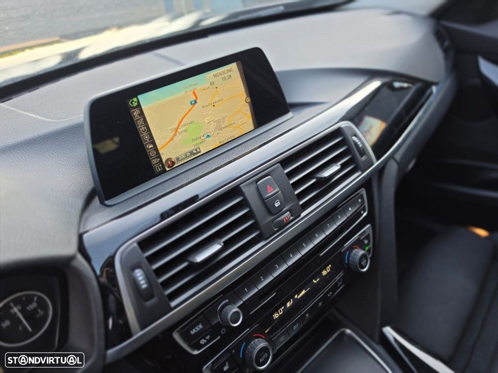 BMW 320 d Auto Line Sport - 10