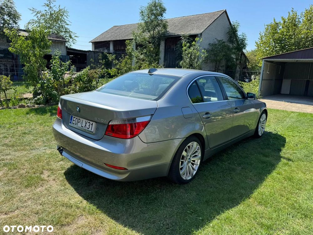 BMW Seria 5 520i - 4