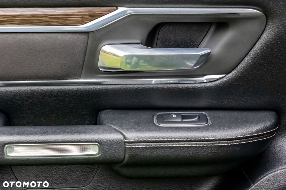 RAM 1500 5.7 Quad Cab Longbed Laramie Chrome - 27