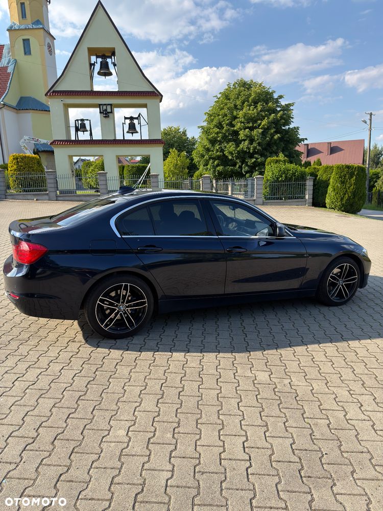 BMW Seria 3 320i xDrive Sport Line - 8