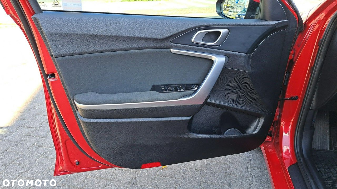 Kia Ceed - 11