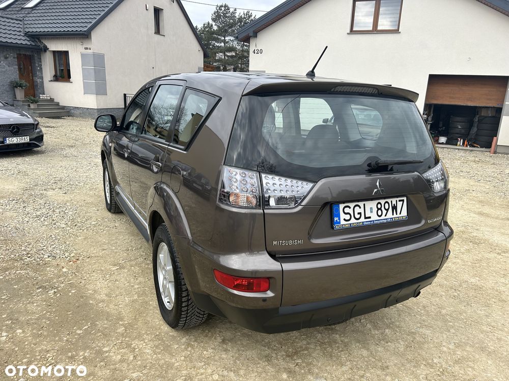 Mitsubishi Outlander 2.0 Intense + 2WD EU5 - 11