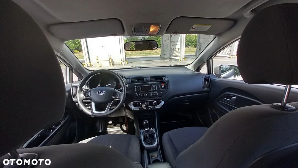 Kia Rio 1.2 L - 5