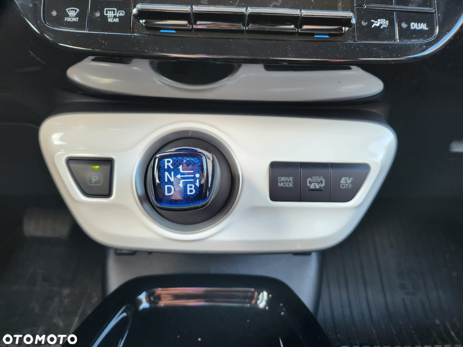 Toyota Prius Plug-in 1.8 Hybrid Prestige - 16