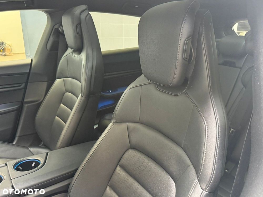 Porsche Taycan 105kWh Performance Plus - 11