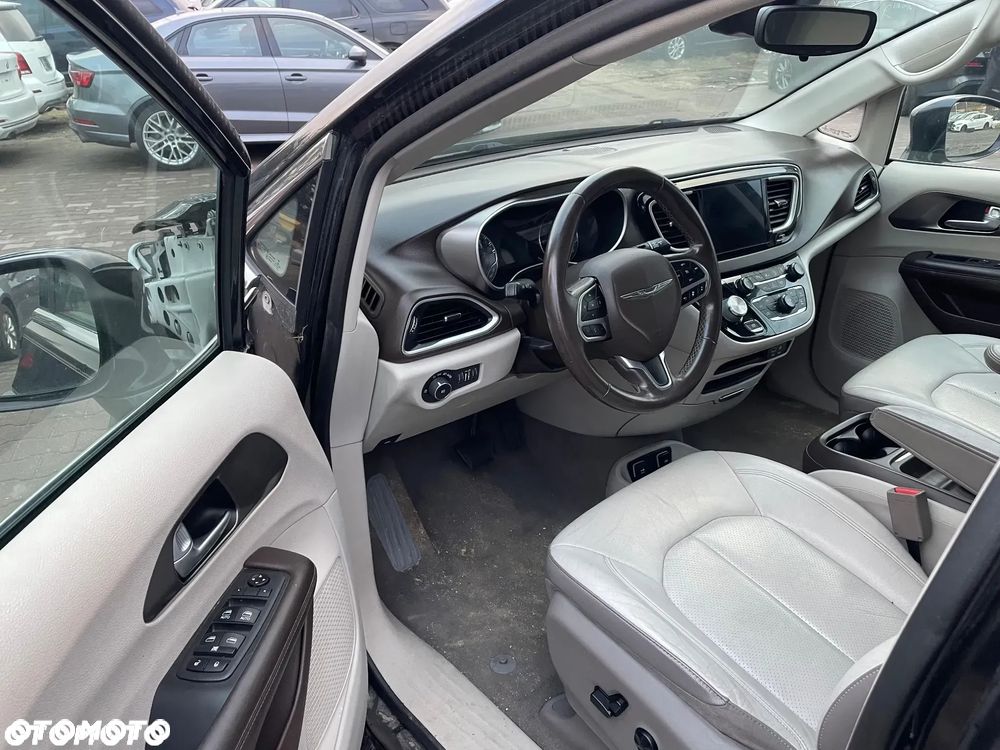 Chrysler Pacifica - 9