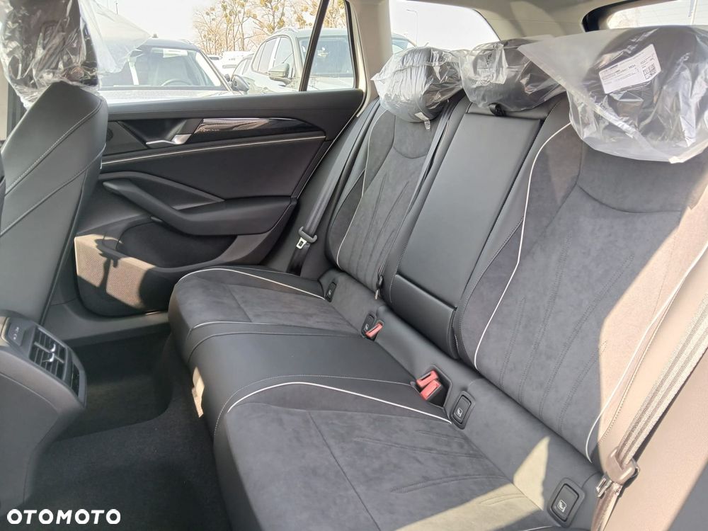 Volkswagen Passat - 12