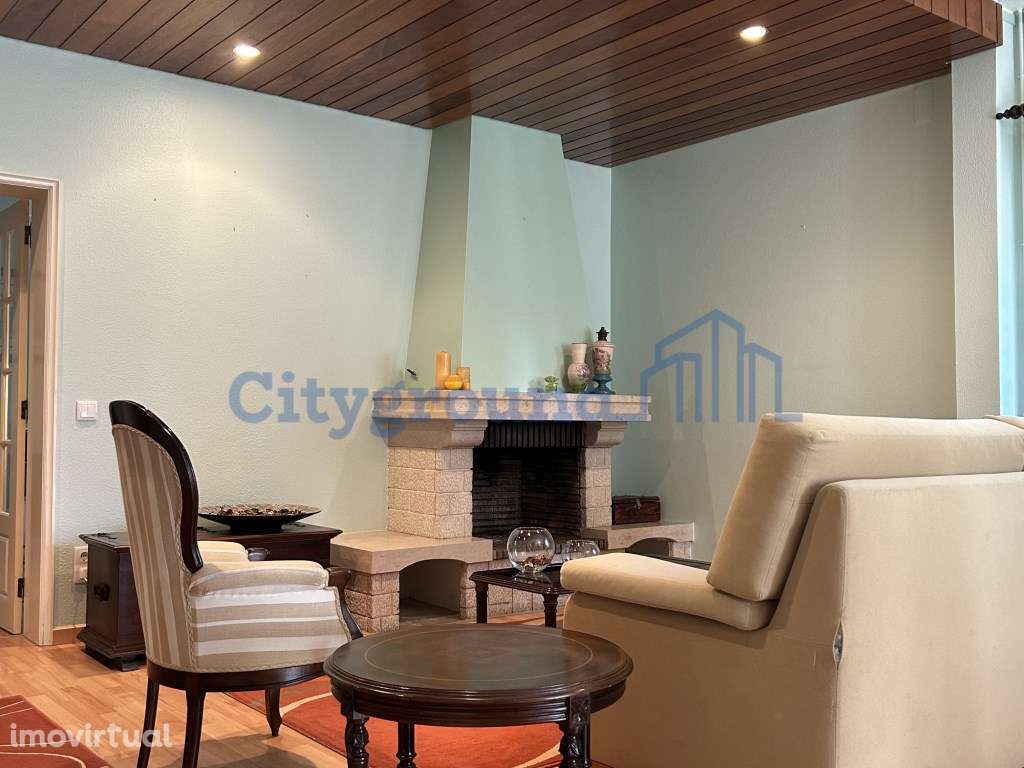 Moradia T4 no centro da Marinha Grande - Grande imagem: 2/37