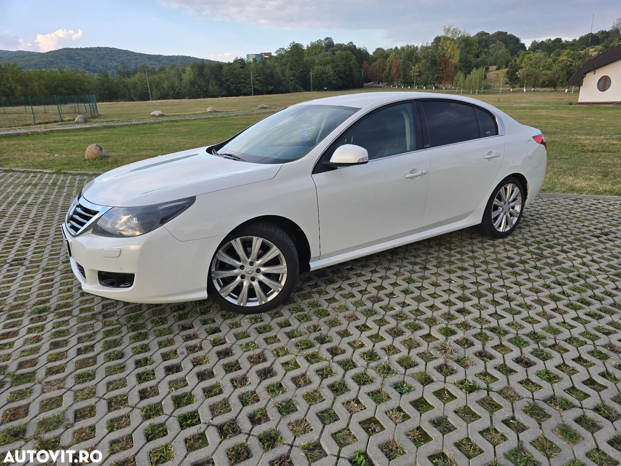 Renault Latitude 2.0 dCi Initiale Aut. - 13