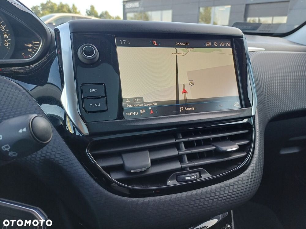 Peugeot 2008 1.2 Pure Tech Allure S&S - 17