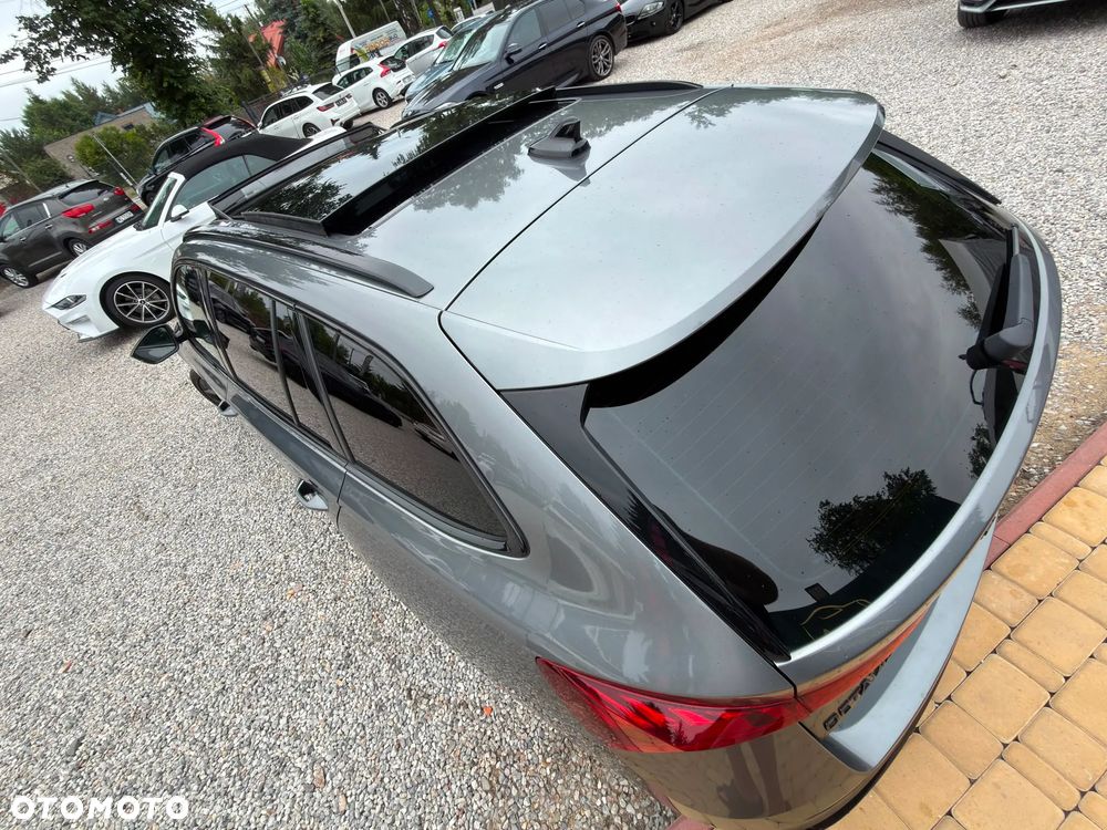 Skoda Octavia 2.0 TDI DSG RS - 9