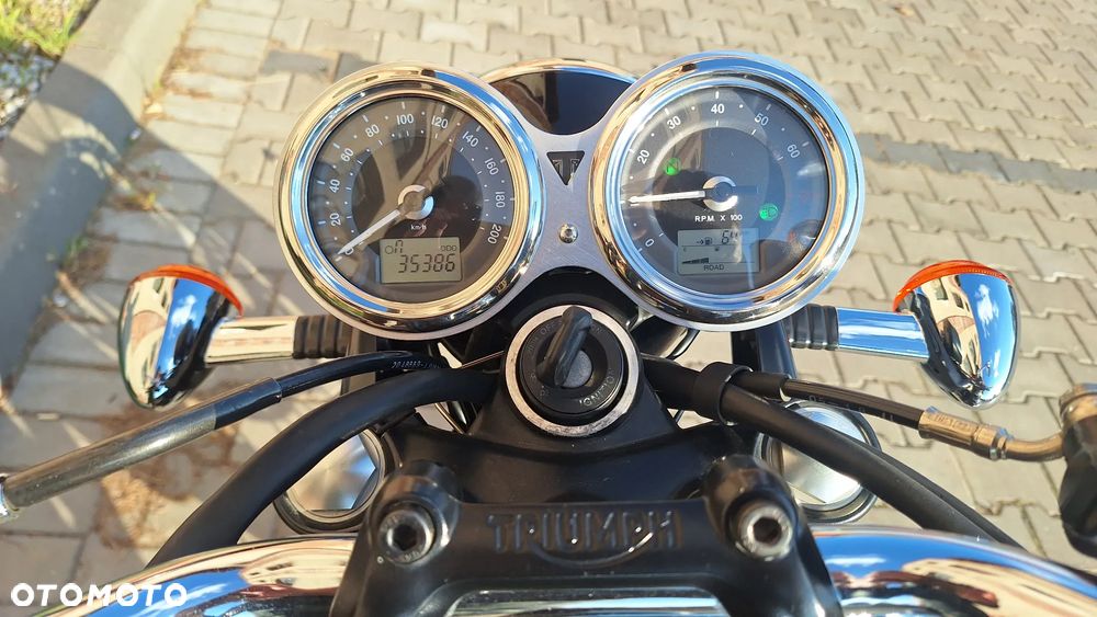 Triumph Bonneville - 7