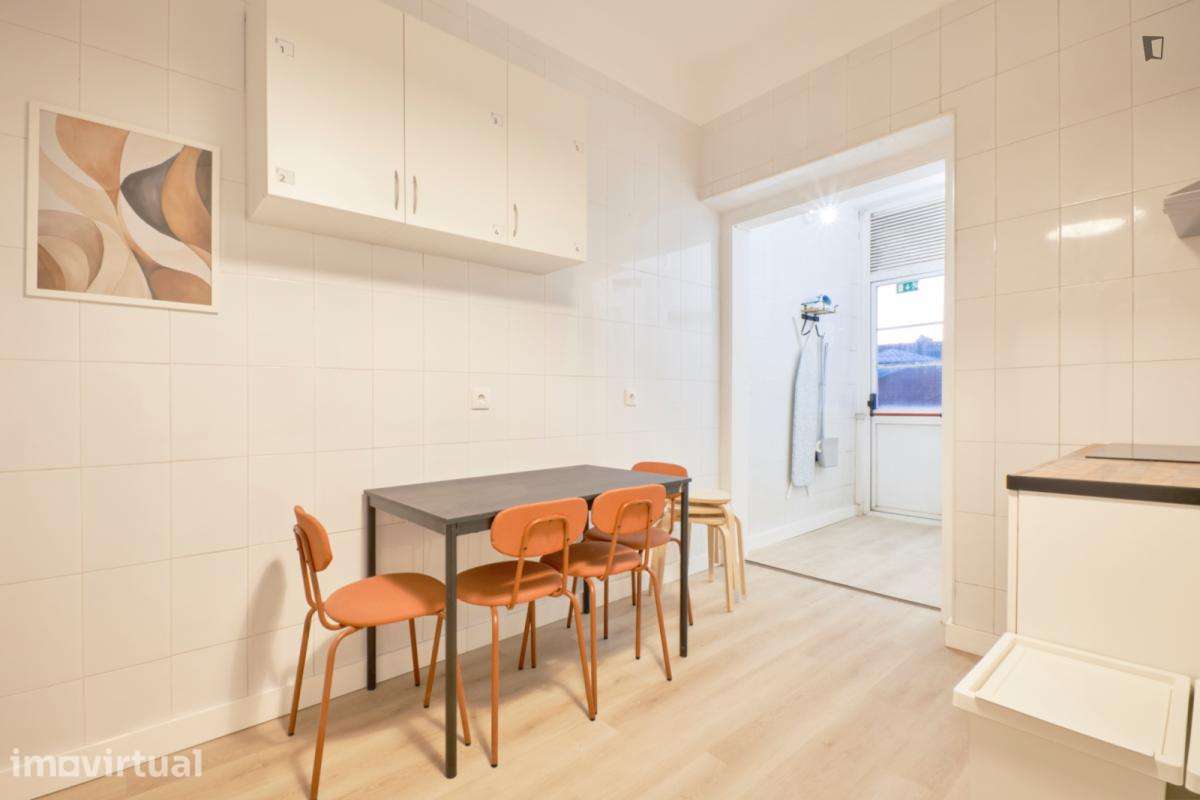 Quarto - localizado em Alameda Lisbon - Grande imagem: 4/41