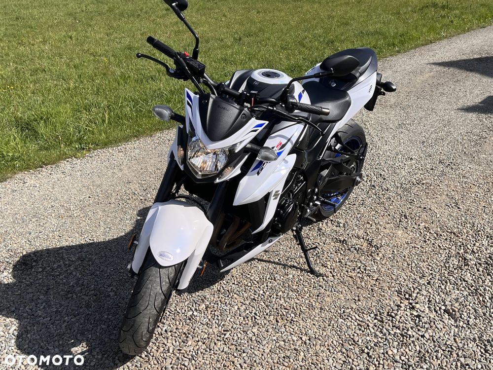 Suzuki GSX - 6