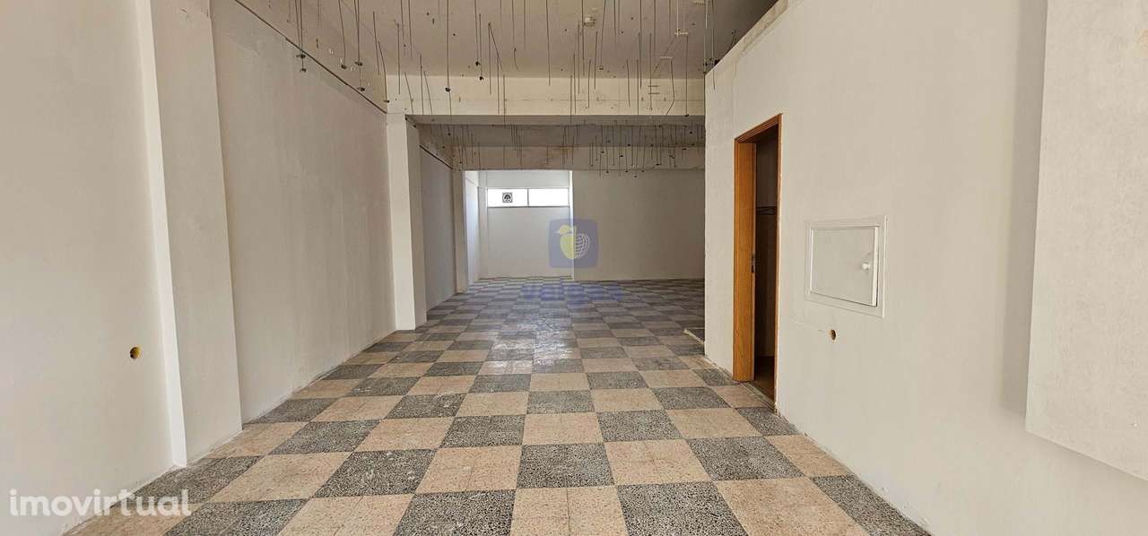 Loja para venda ou arrendamento em Alverca (Sobralinho), com 104 m² e - Grande imagem: 2/8