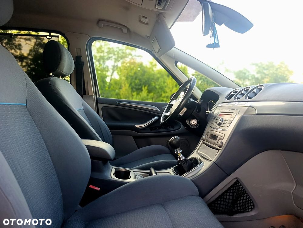Ford S-Max - 13