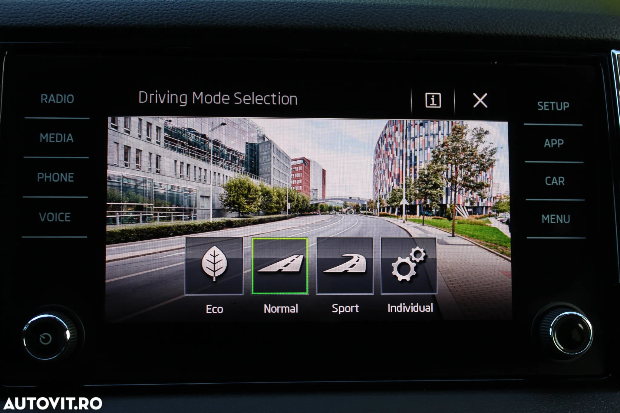 Skoda Karoq 1.5 TSI DSG Ambition - 32