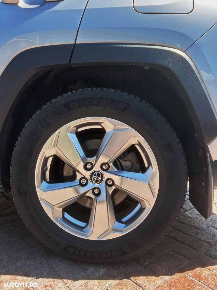 Toyota RAV4 - 8
