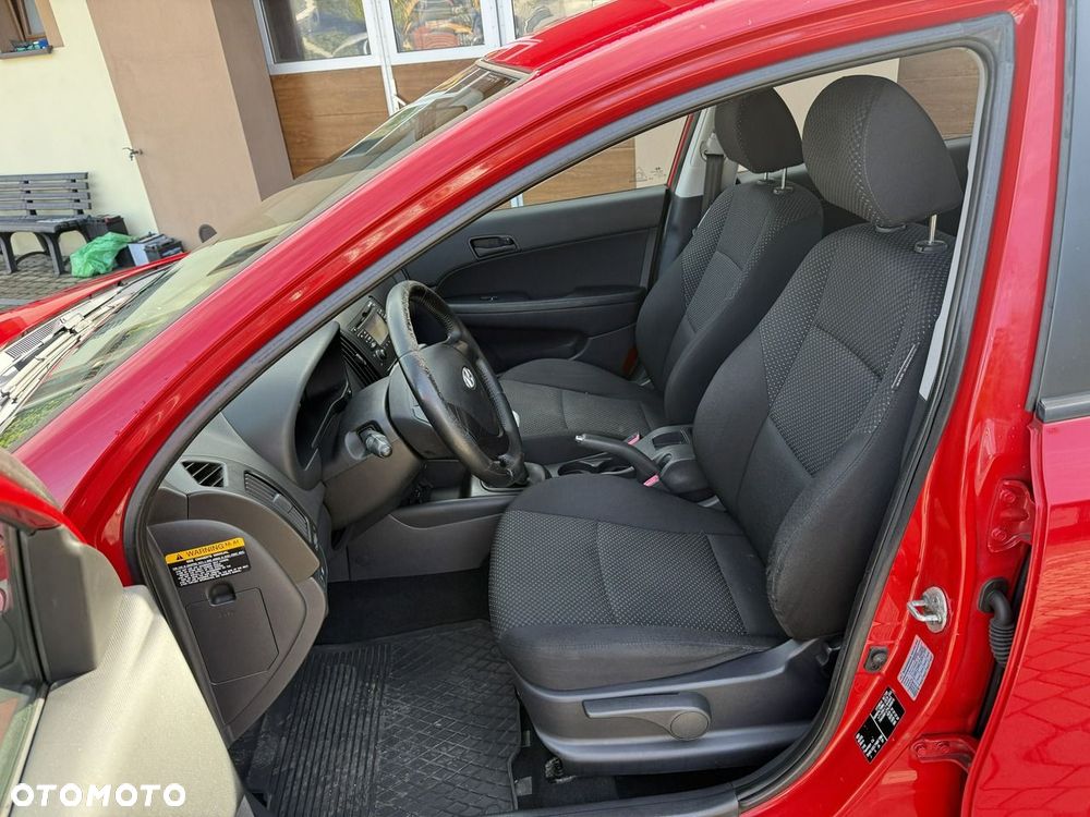 Hyundai i30 1.4 Base + EU5 - 16