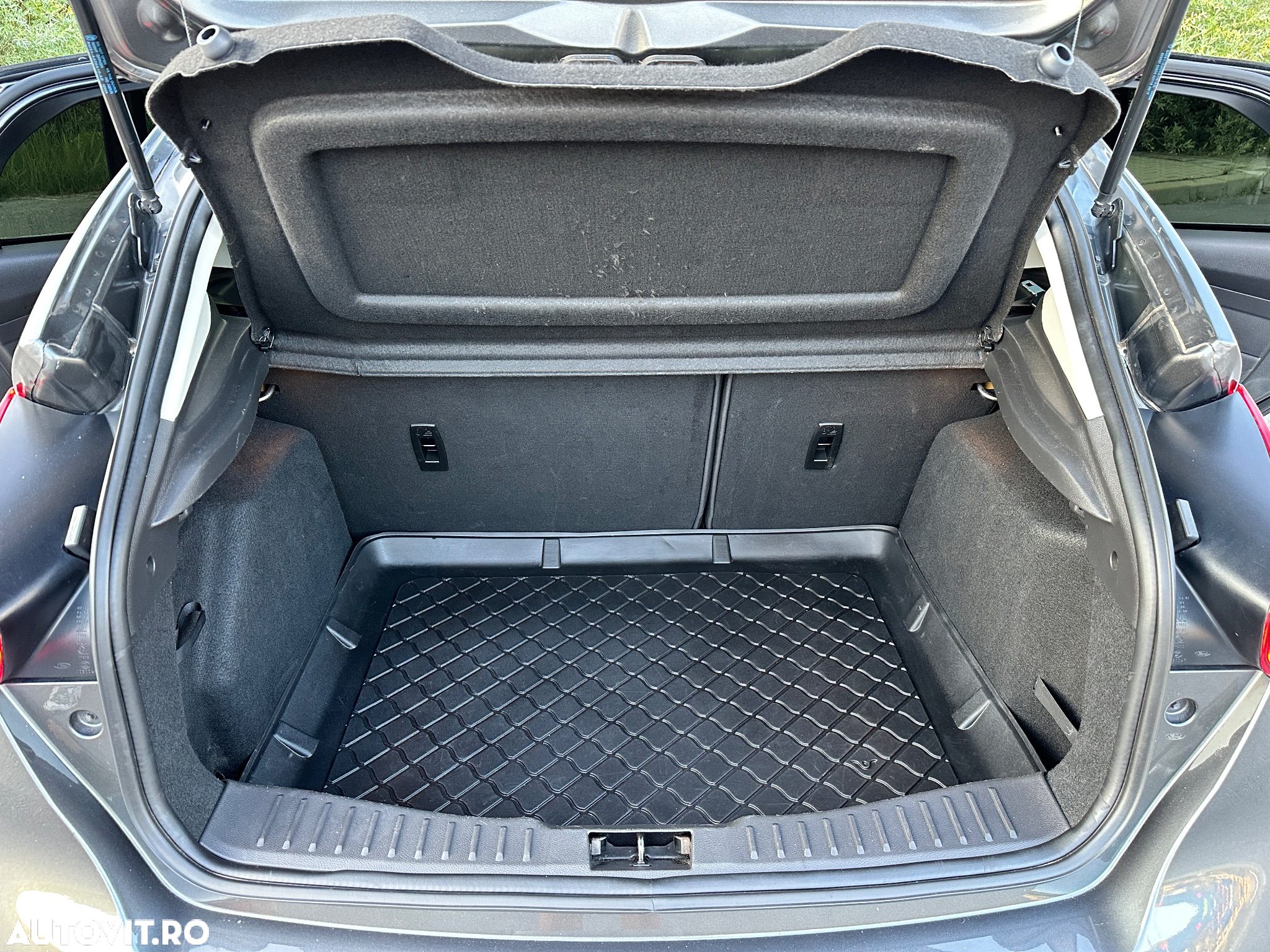 Ford Focus 1.5 EcoBlue Start-Stopp-System TITANIUM - 32